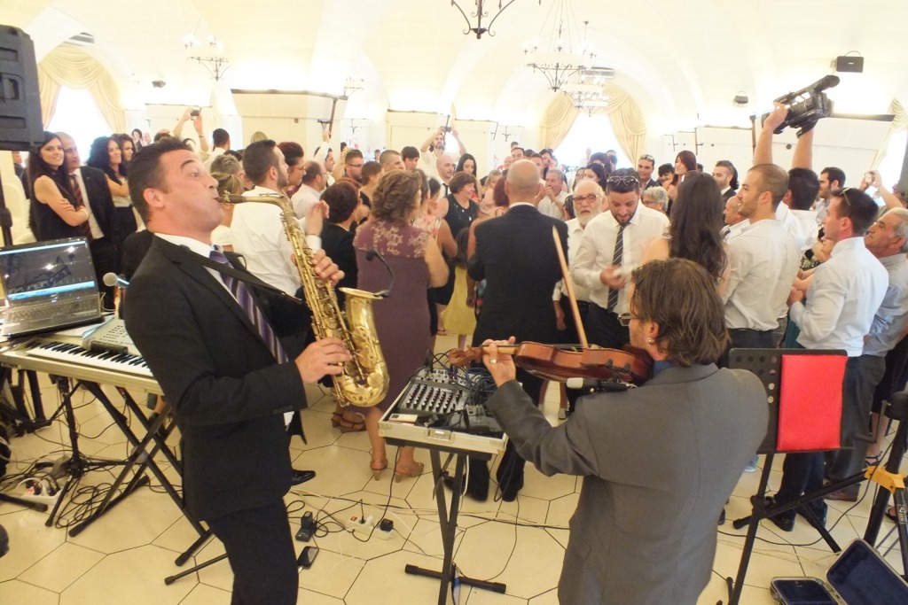 Gruppo musicale di Lecce con violinista e sassofonista